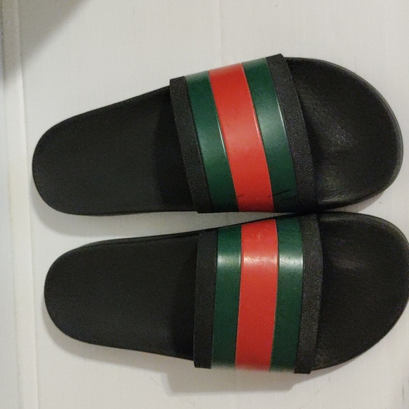 Gucci Men's Classic Slides – Size 9 – Authentic Luxury Comfort - Picture 1 of 15